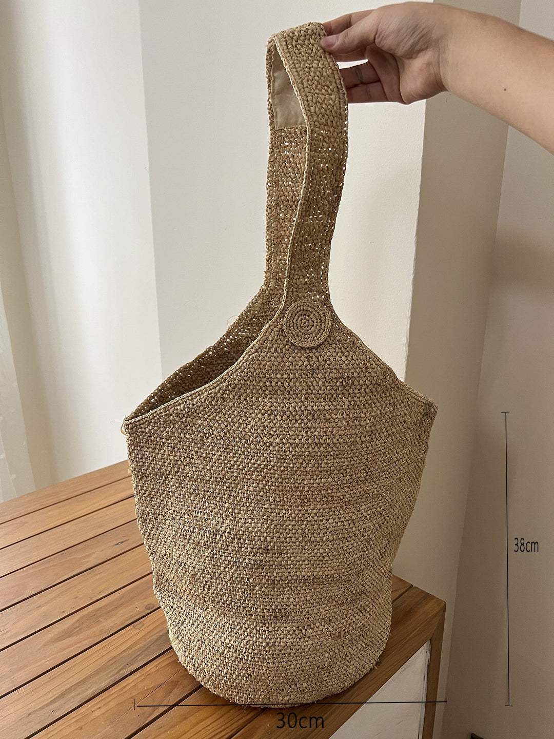 Handcrafted straw bag with soft lining Bowlift