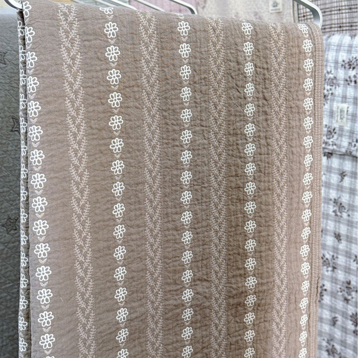 Ladies cuddly blanket with cute horse motif Bowlift