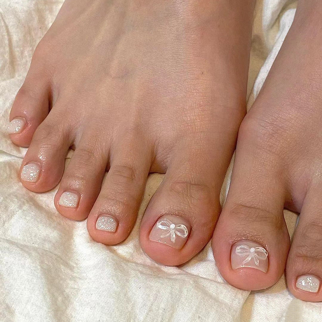 Artful toenail decoration with elegant gold accent Bowlift