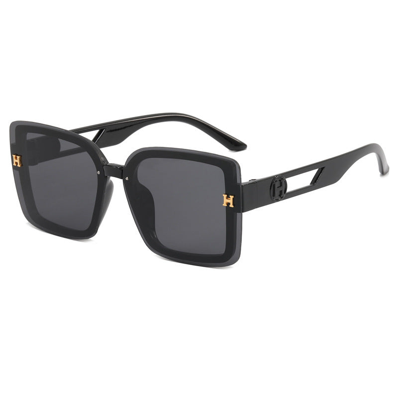 Women modern square sunglasses with elegant design Bowlift