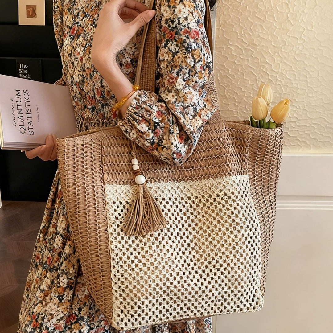 Handcrafted straw bag with tassels Bowlift
