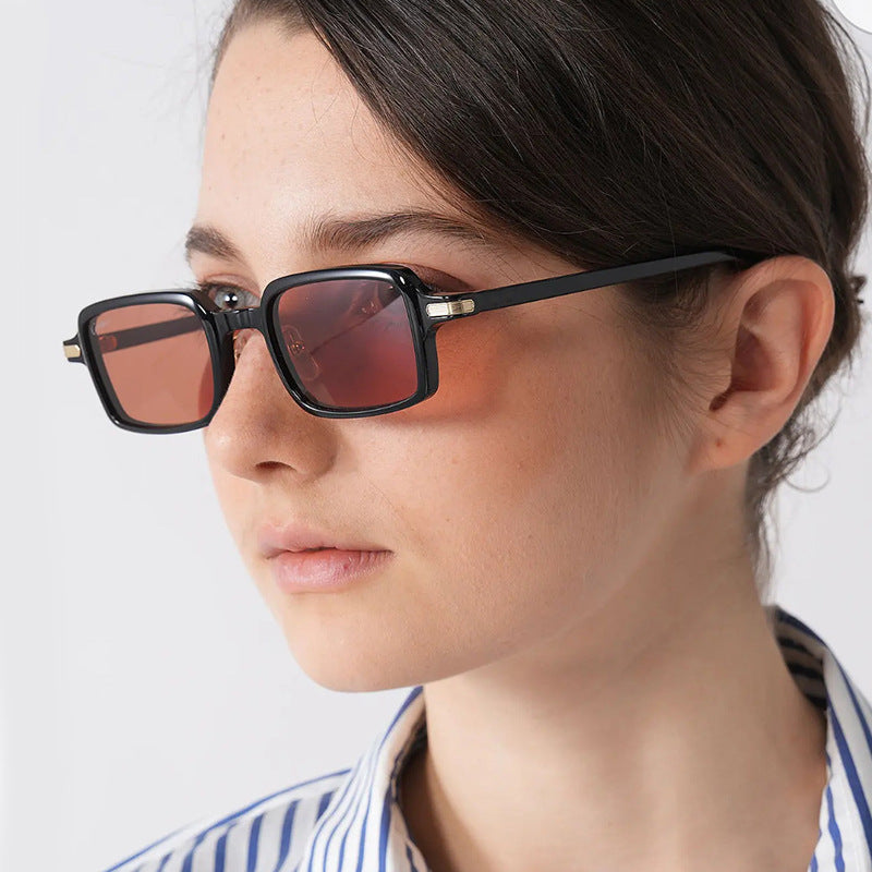 Women square sunglasses with protective UV filter and sturdy frame Bowlift