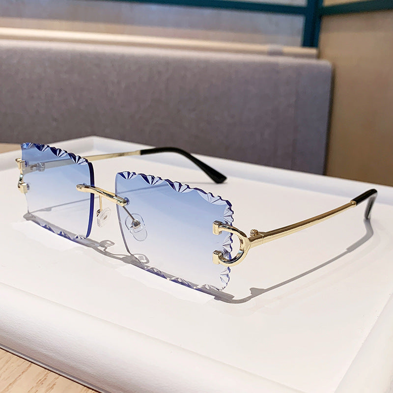 Ladies fashionable sunglasses with playful frame Bowlift