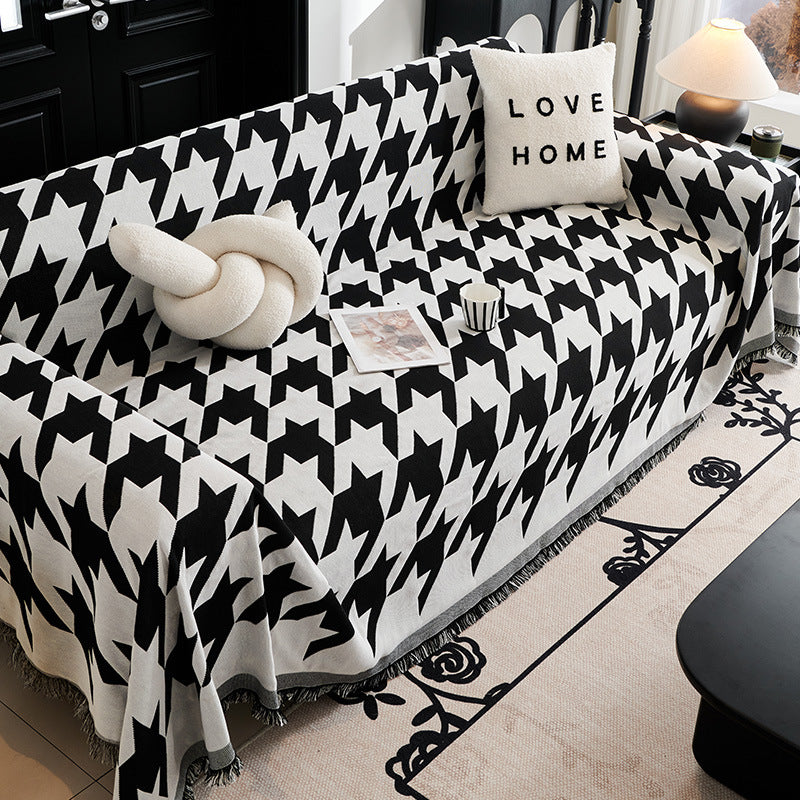Cozy Houndstooth Throw Blanket
