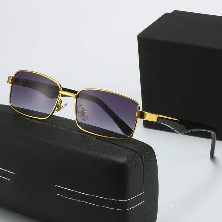 Women's corrective glasses with elegant gold-colored frame and stylish design Bowlift