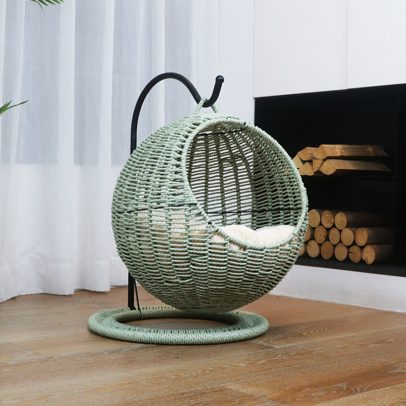 Comfortable hanging chair made of rattan Bowlift