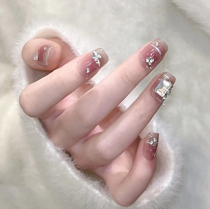 Glamorous Rhinestone-Embellished Press-On Nail Art Bowlift