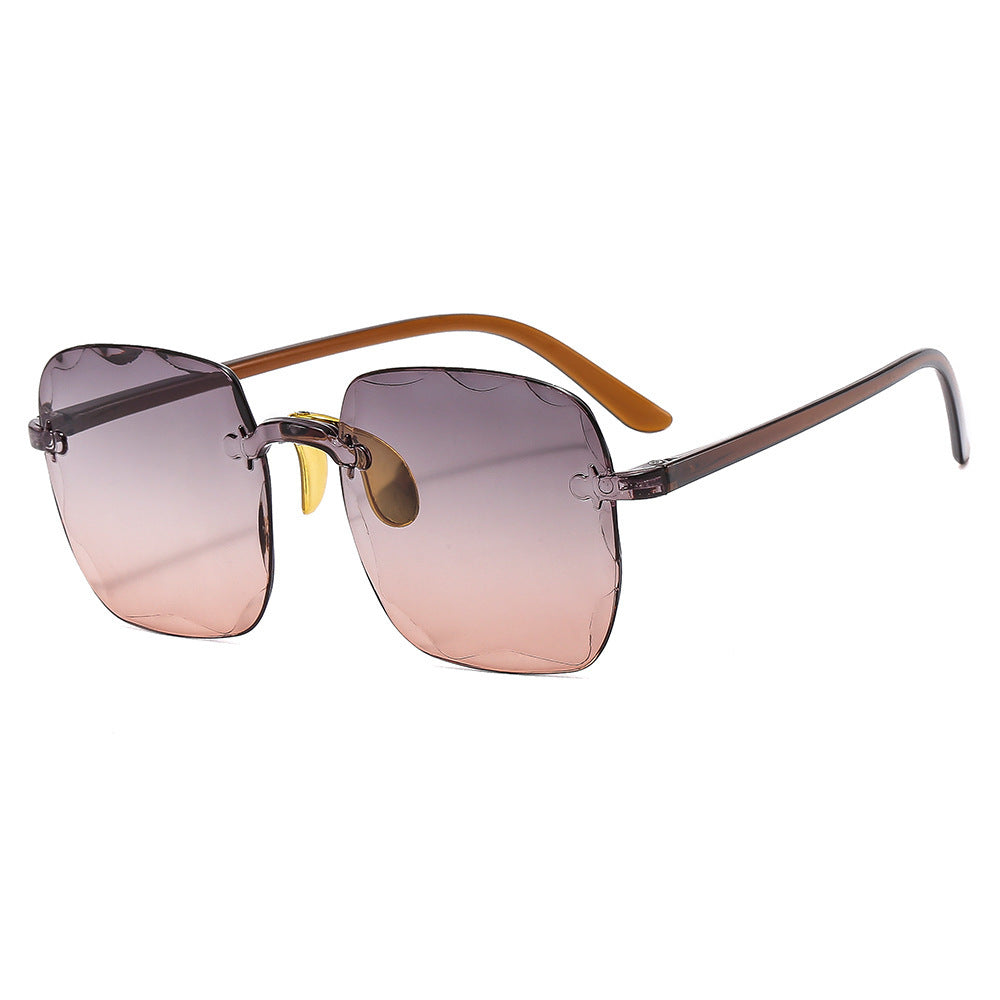 Ladies oversized sunglasses with unique design elements Bowlift