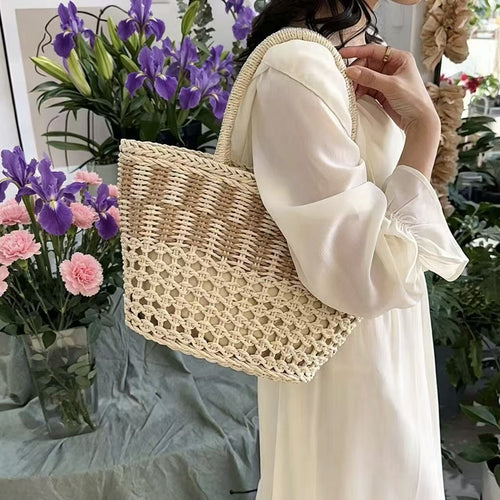 Handbag Made of Woven Natural Material with Airy Structure Bowlift