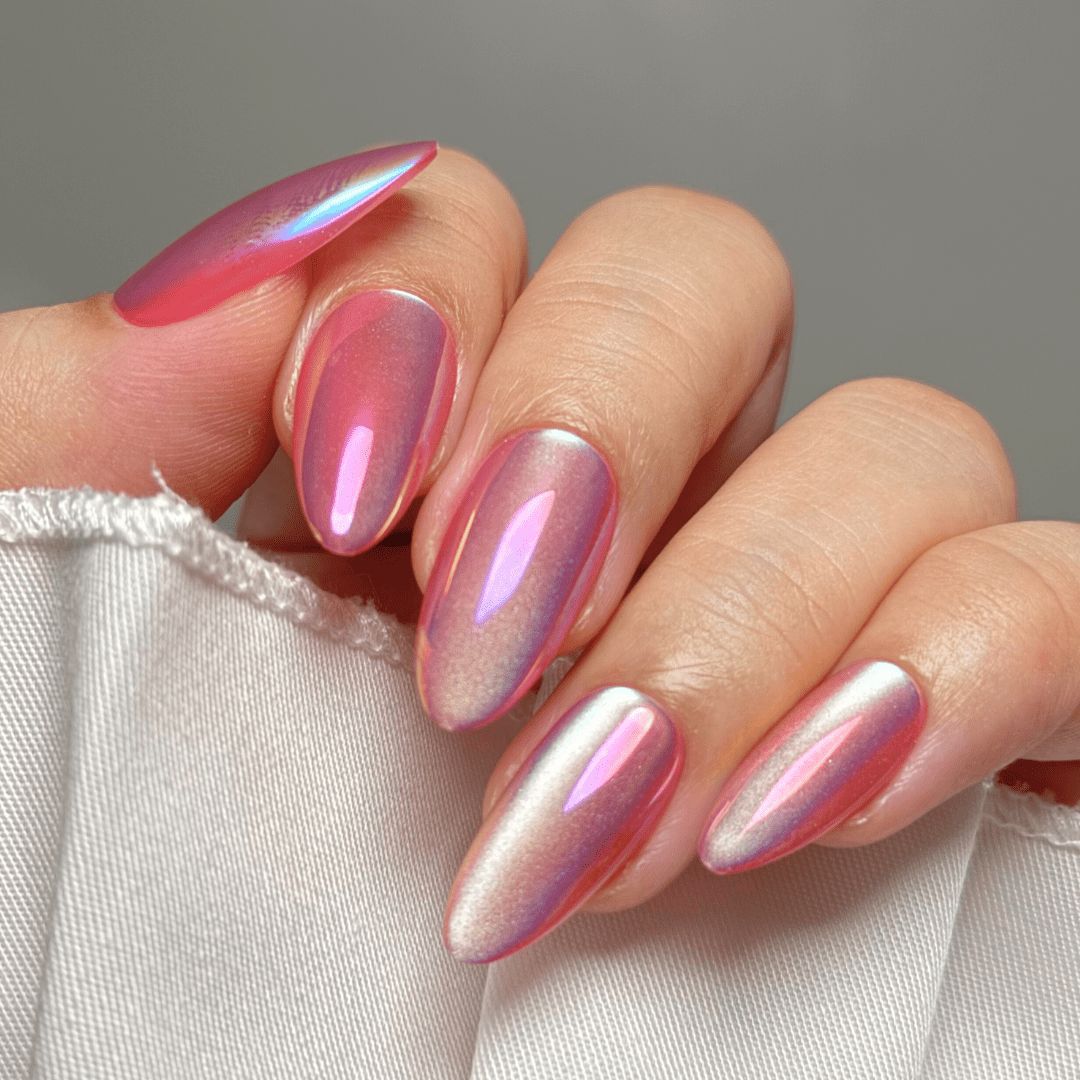 Shiny nail extensions with shimmering effects Bowlift