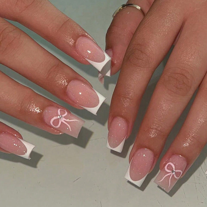 Nail art set with elegant bow and glitter accents Bowlift