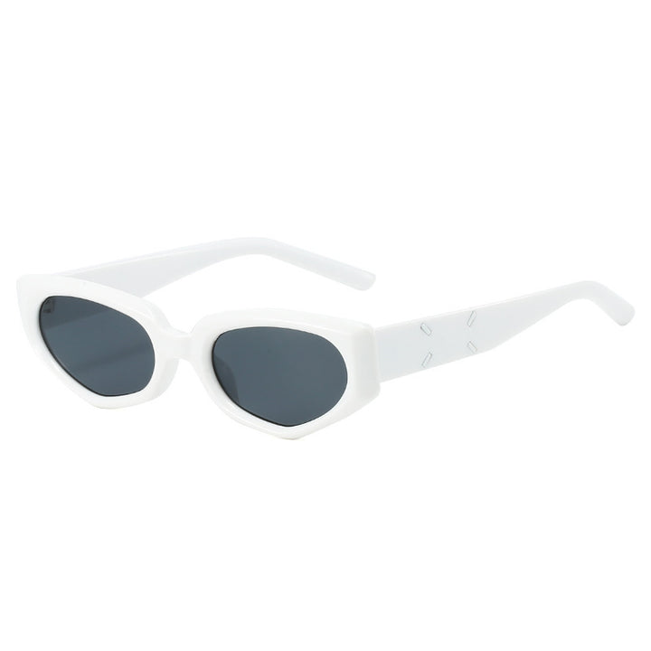 Contemporary Butterfly-Shaped Sunglasses Bowlift