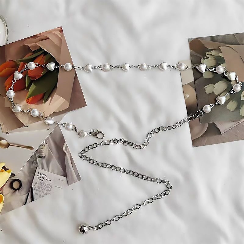 Elegant necklace with pearls and heart pendants Bowlift