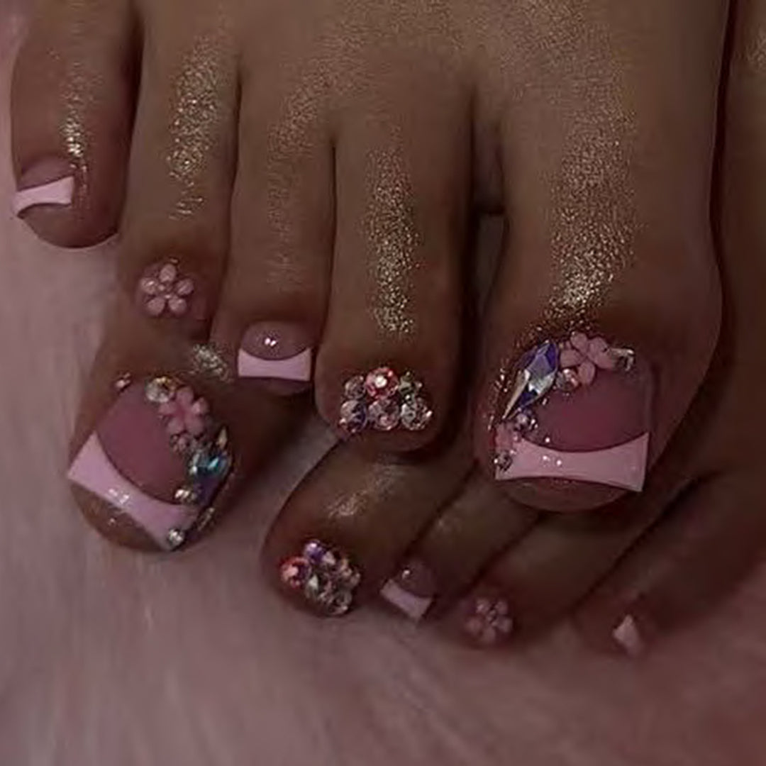 Artful toenail decoration with elegant gold accent Bowlift