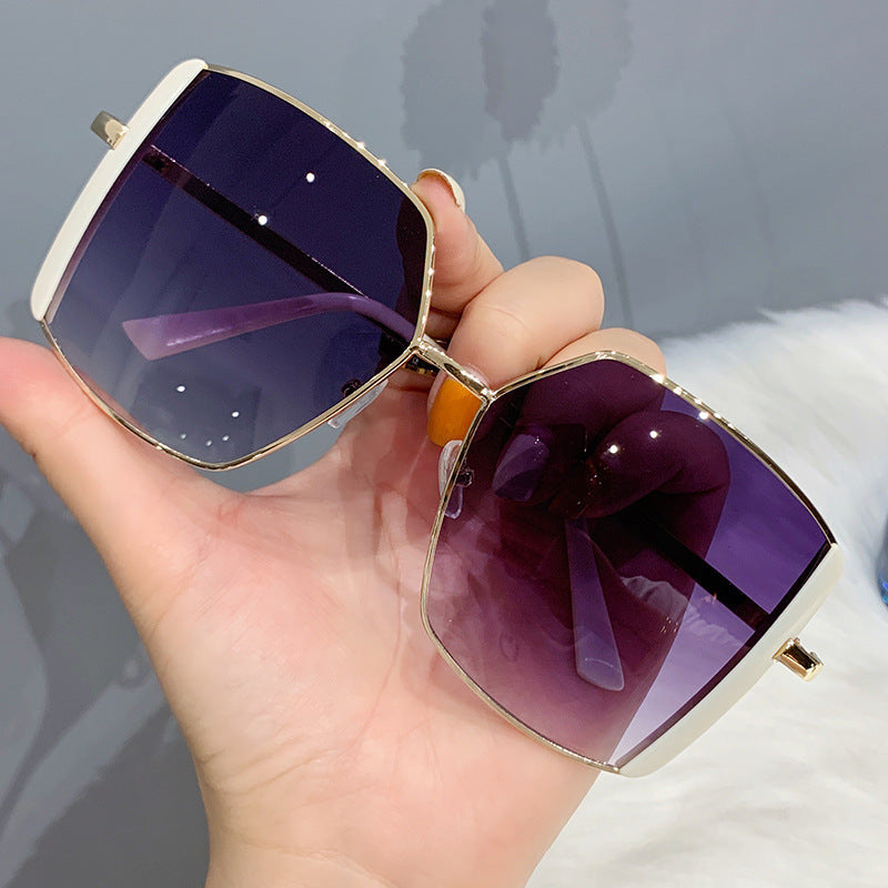 Women's oversized sunglasses with glamorous frame Bowlift