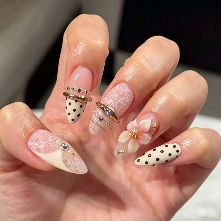 Elegant Press-On Nail Tips with Decorative Bow Bowlift