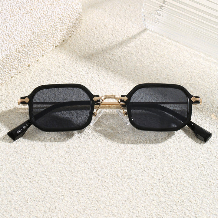 Fashionable Oversized Sunglasses in Modern Design Bowlift