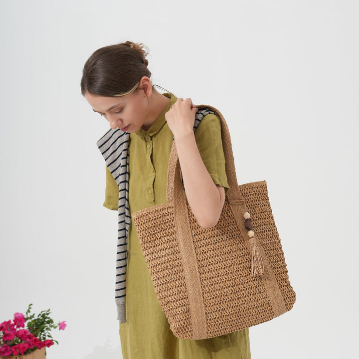Elegant and Durable Beach Bag Bowlift