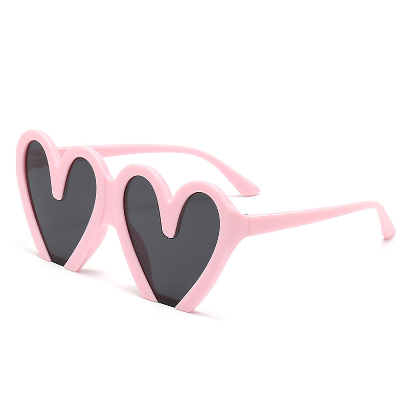 Women's fashionable sunglasses in unique heart design Bowlift