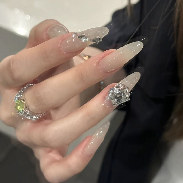 Glamorous Rhinestone-Embellished Press-On Nail Extensions Bowlift