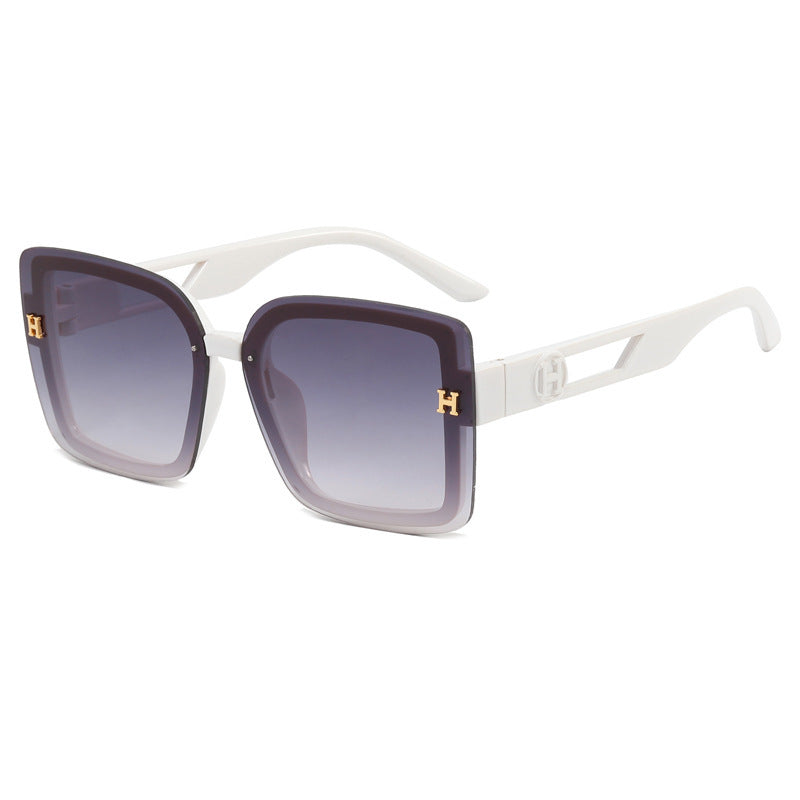 Women modern square sunglasses with elegant design Bowlift