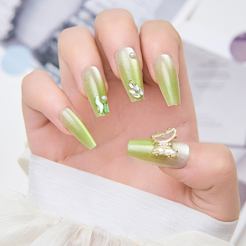 Artificial nails with butterfly accents and glitter details Bowlift