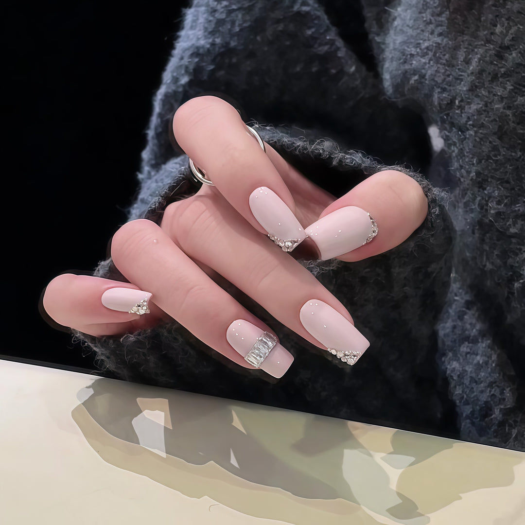 Luxurious art nails with rhinestone accents Bowlift