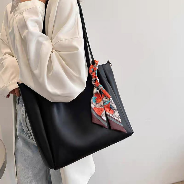 Modern Handbag with Adjustable Shoulder Strap Bowlift