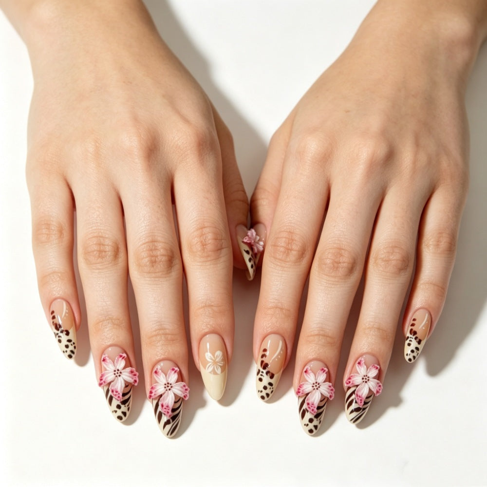 Artificial nails with floral design and elegant lace look Bowlift