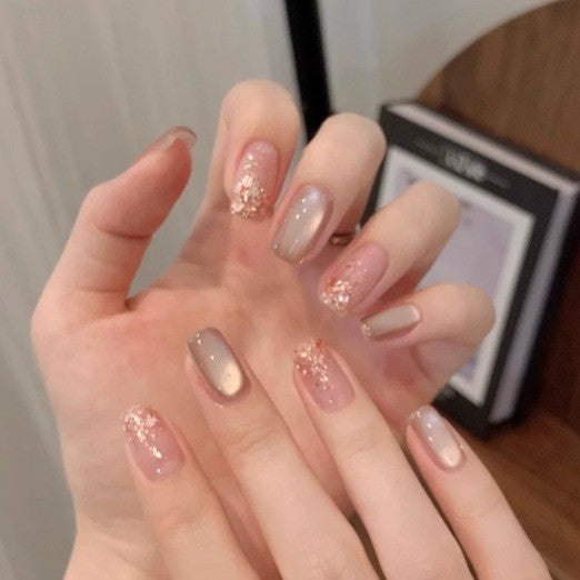 Artificial Nails In Elegant Glitter Finish Bowlift