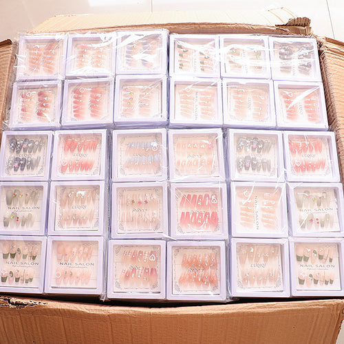 Decorative Press-On Nail Collection Bowlift
