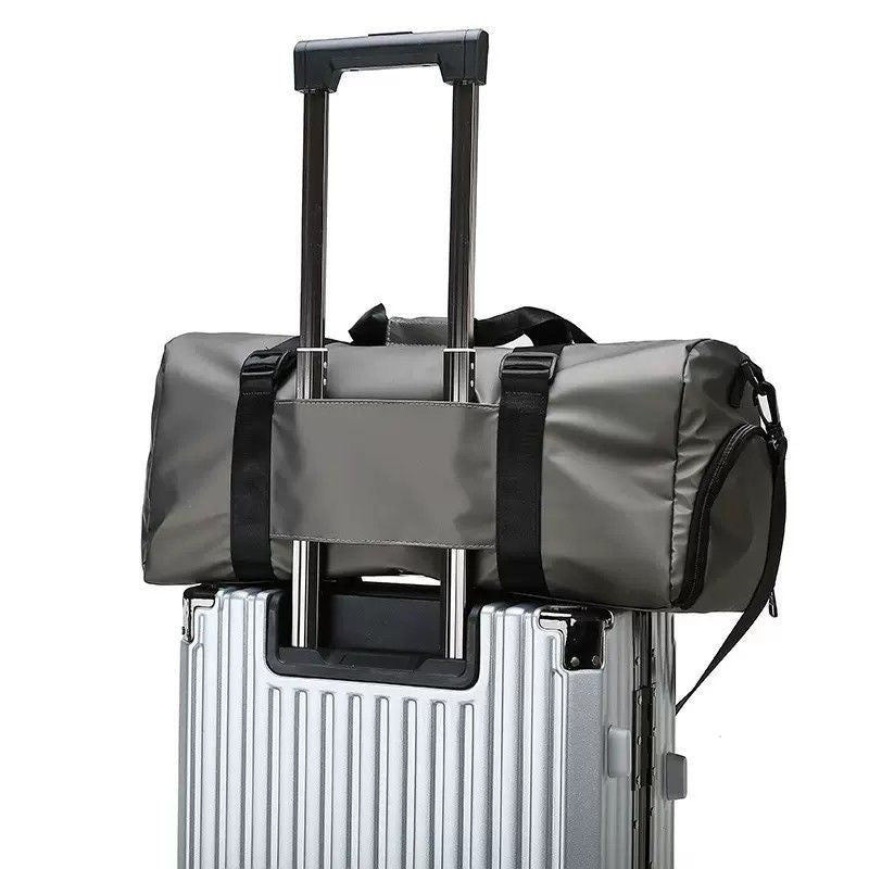 Travel bag with integrated trolley attachment system Bowlift