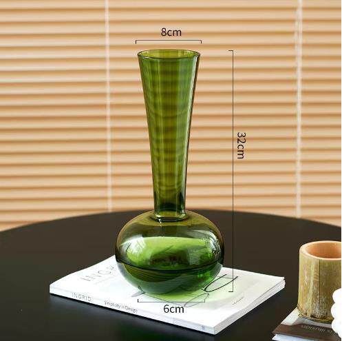 High-quality glass vase with slim design Bowlift