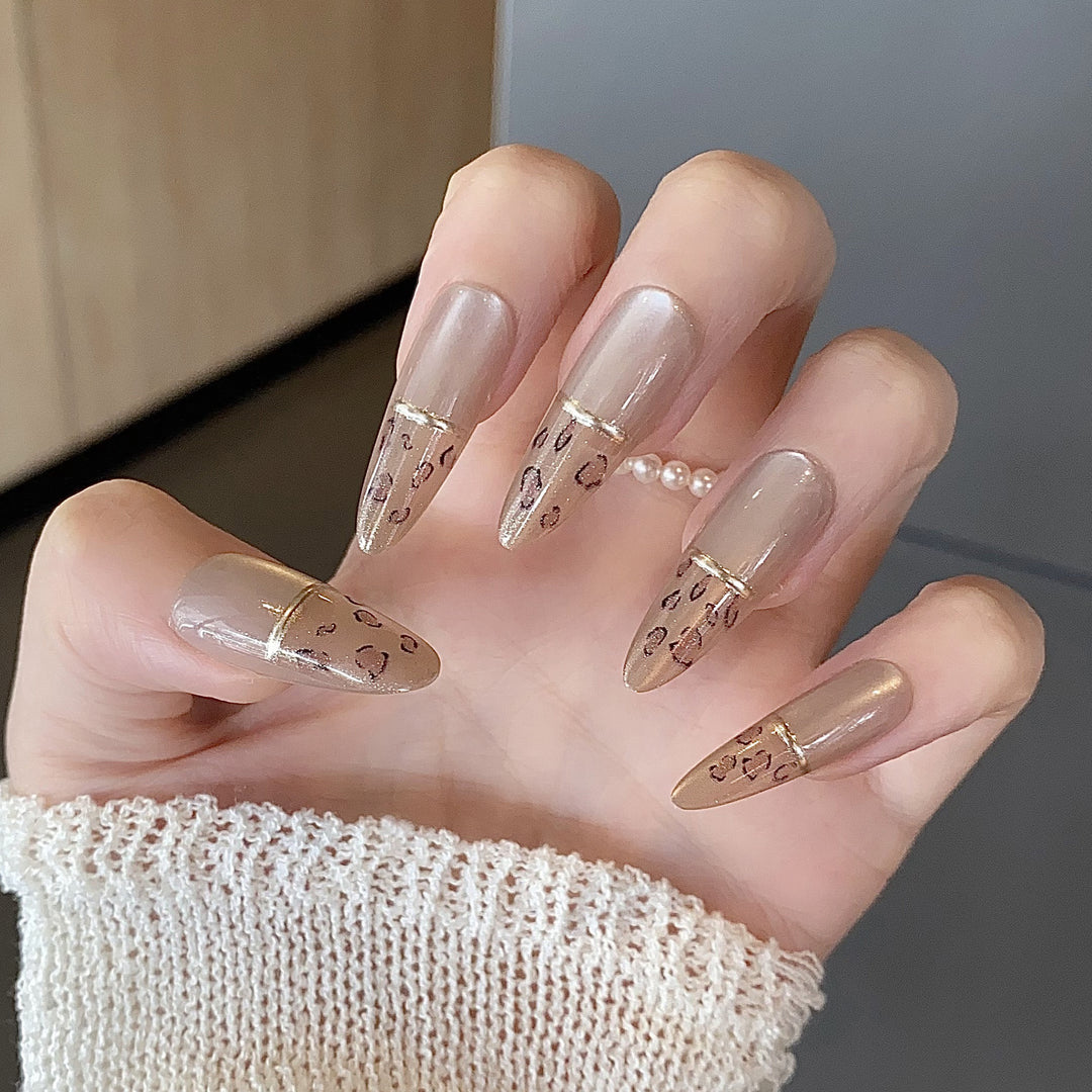 Stylish Press-On Nail Tips with Leopard Design Bowlift