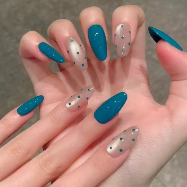 Elegant Press-On Nail Art Set with Jewel Accents Bowlift