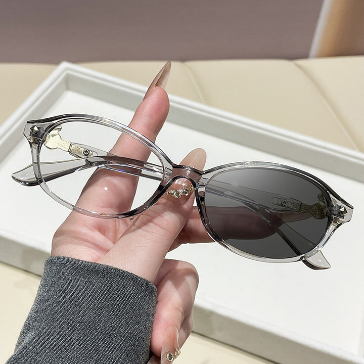 Women's fashionable optical glasses in elegant oval design with golden accents Bowlift