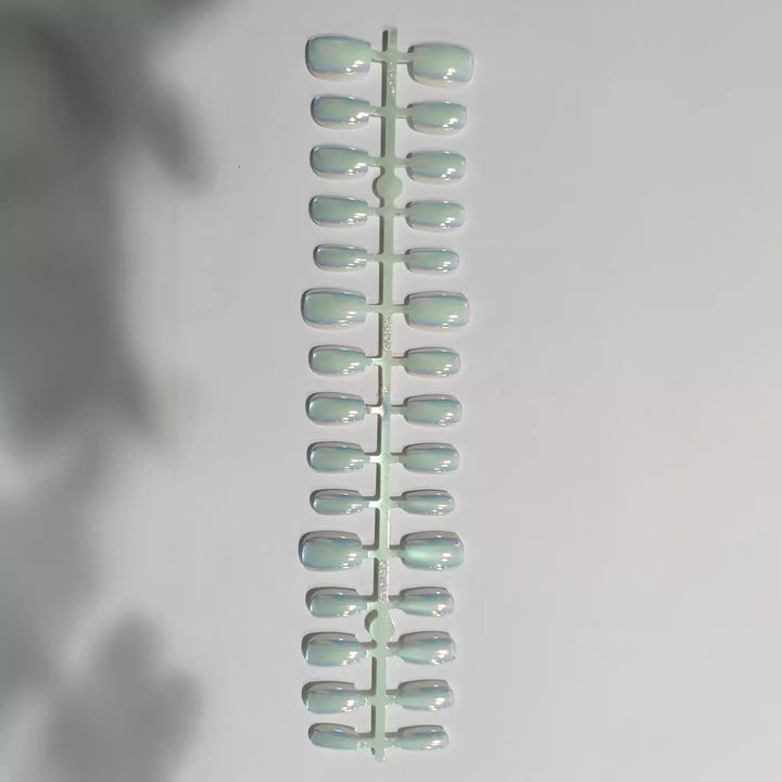 Iridescent Press-On Nail Set Bowlift