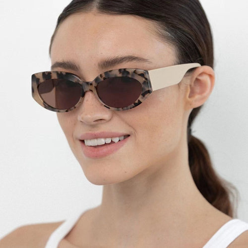 Women Cat-Eye Sunglasses in stylish plastic design Bowlift