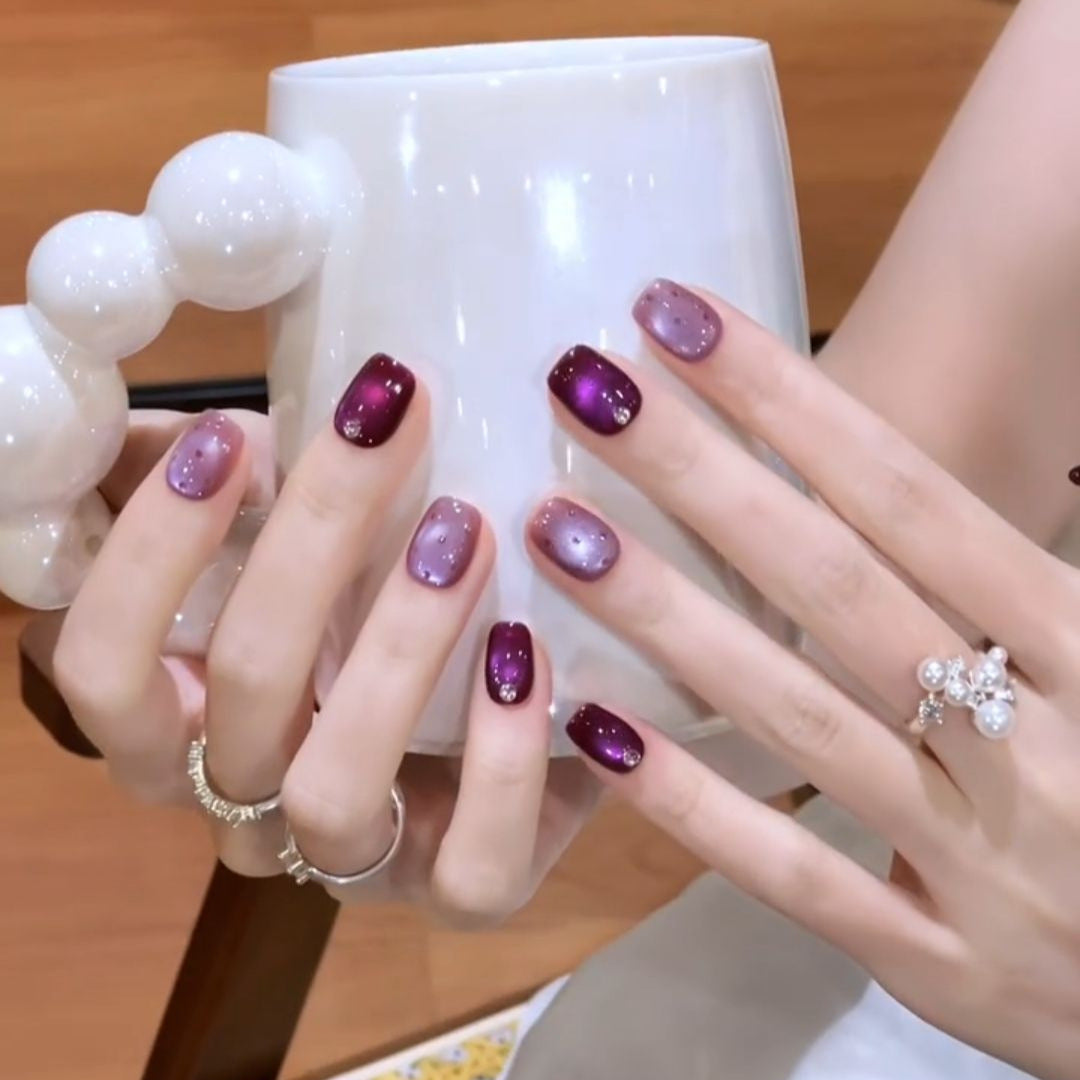 Artificial Nail Set with Modern Gradient and Glitter Effects Bowlift