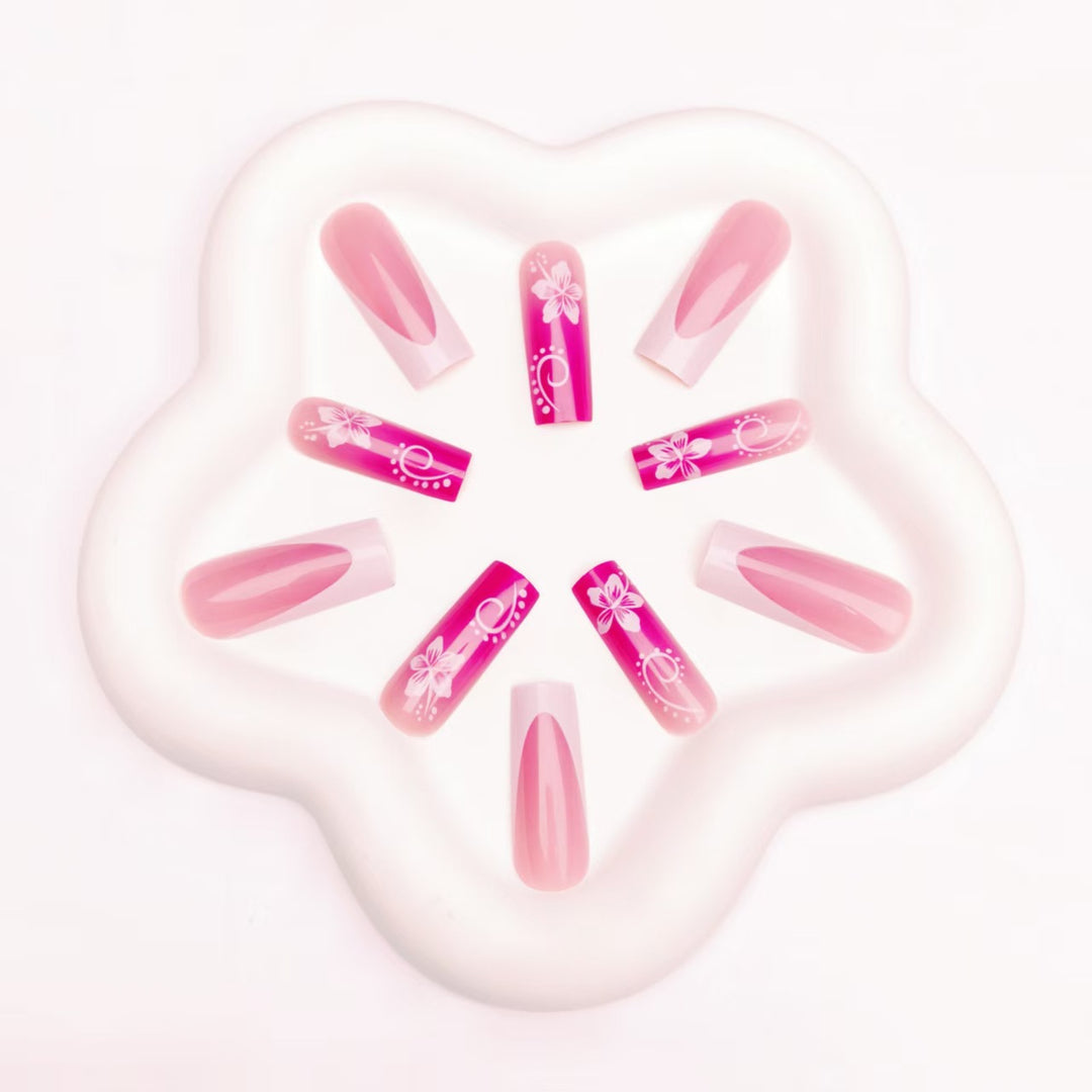 Artificial nails with floral accents and shine Bowlift