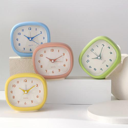 Table Clock in Modern Retro Design Bowlift