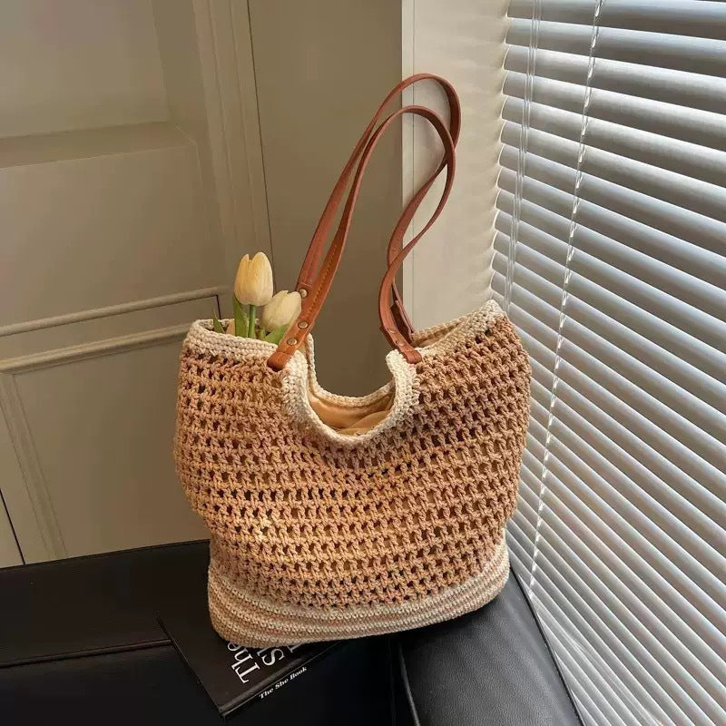 Handwoven beach bag with fine mesh structure Bowlift