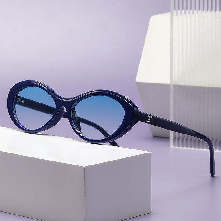Ladies stylish sunglasses in oval design Bowlift