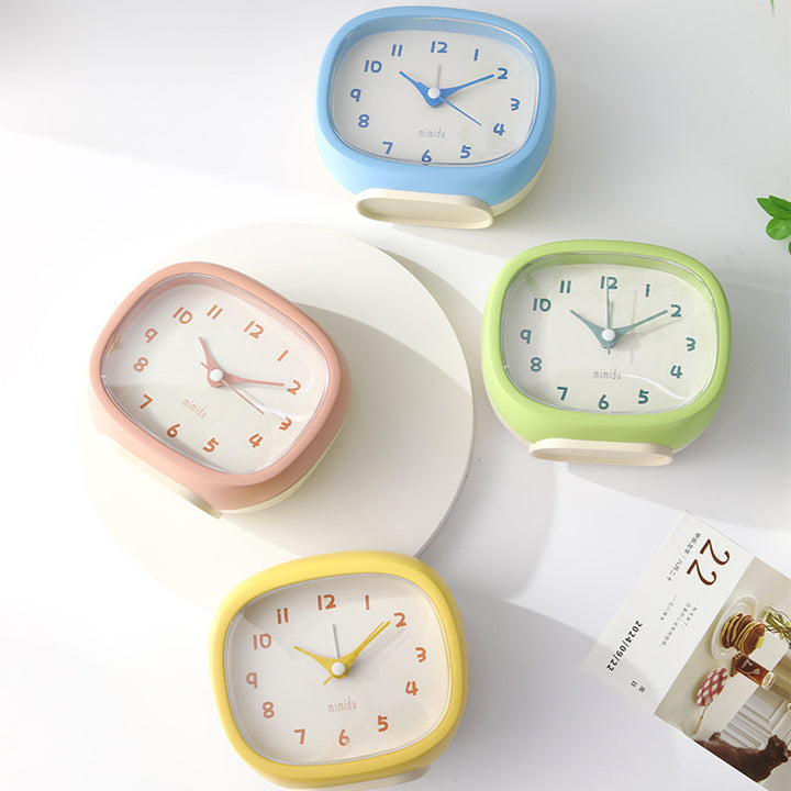 Table Clock in Modern Retro Design Bowlift