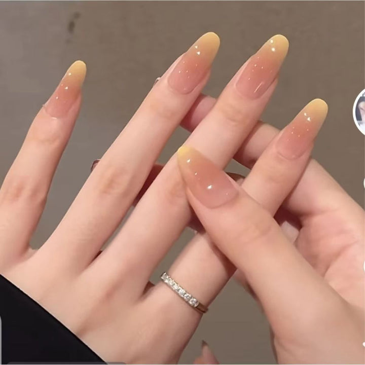 Artificial nails in elegant ombre style Bowlift