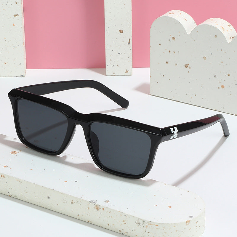 Women's fashionable sunglasses in modern rectangular design Bowlift