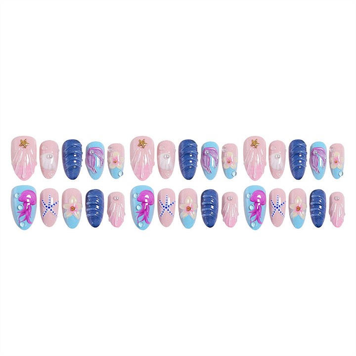 Artistic Nail Tips in Maritime Style Bowlift
