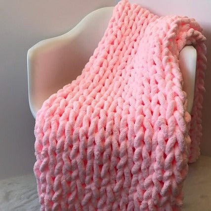 Oversized chunky knit throw blanket with plush chenille yarn Bowlift
