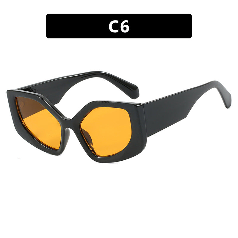 Women's striking sunglasses with oversized design and stylish gradient Bowlift
