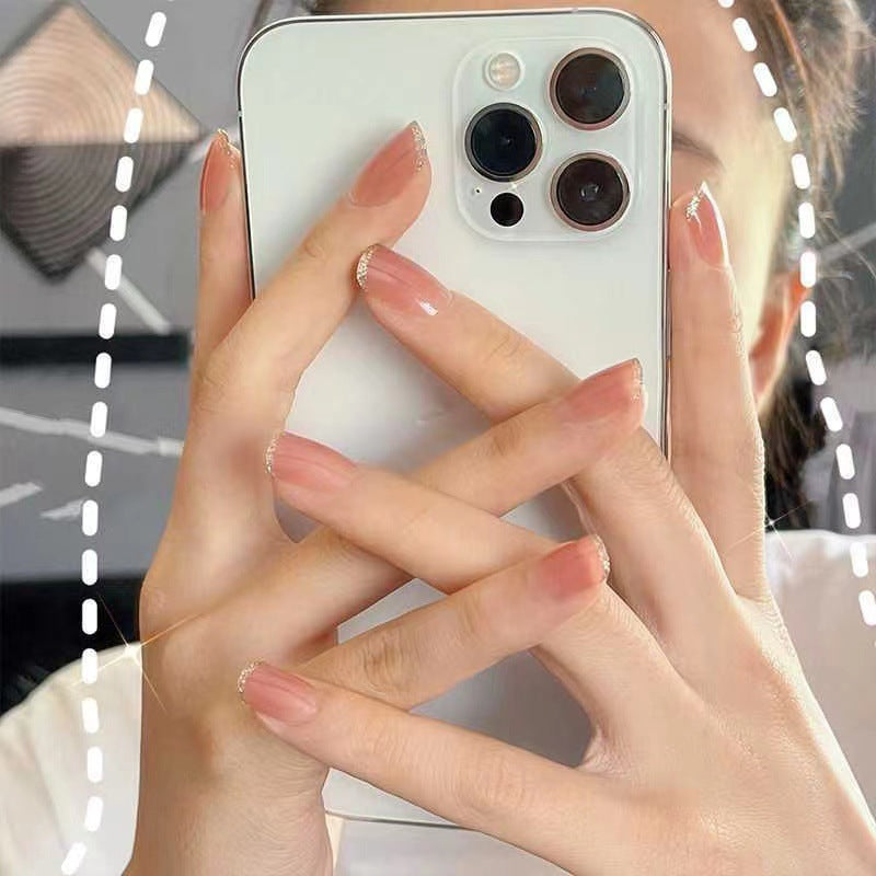Elegant and shimmering nail art Bowlift